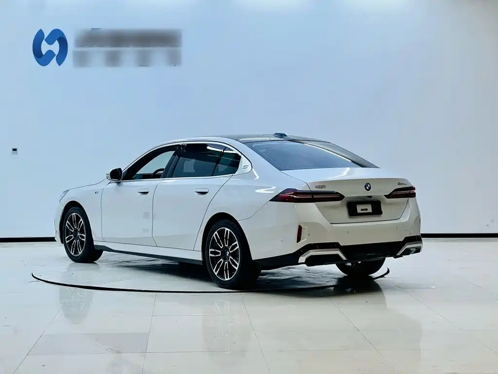 BMW 5 Series — миниатюра 14