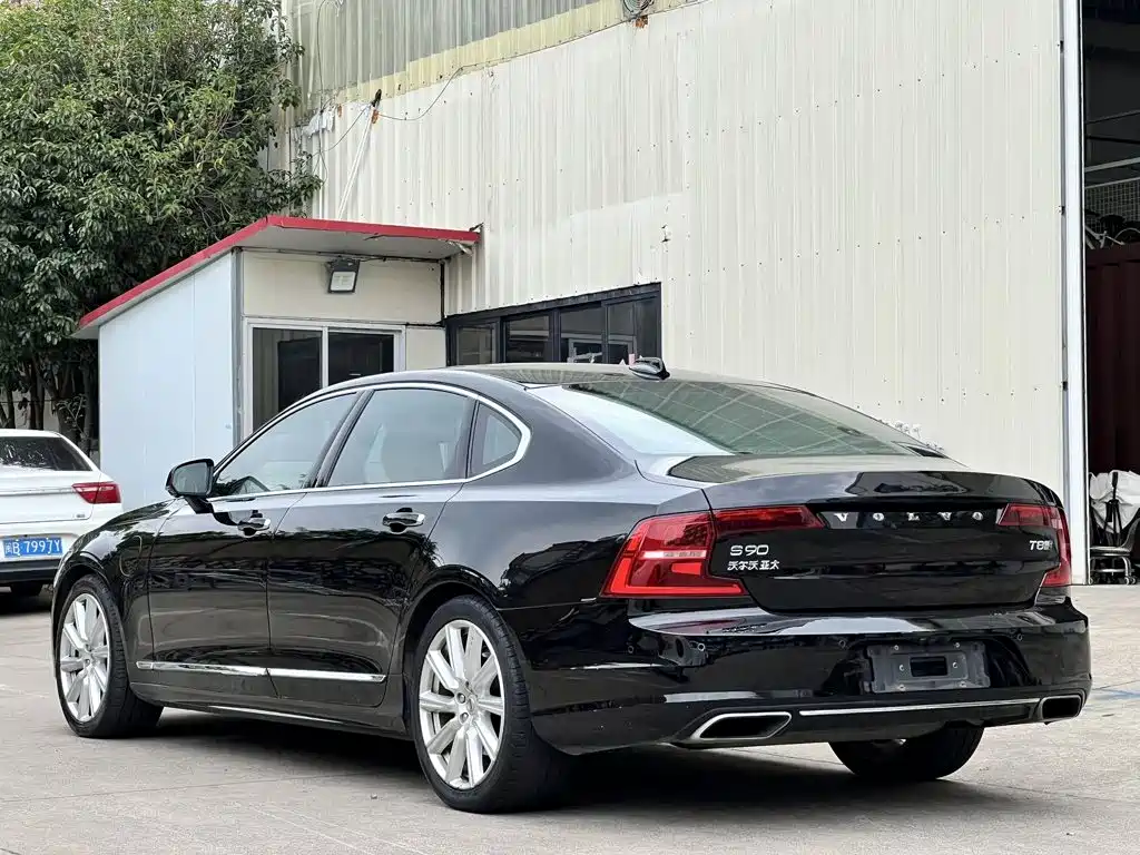 Volvo S90 PHEV — миниатюра 9