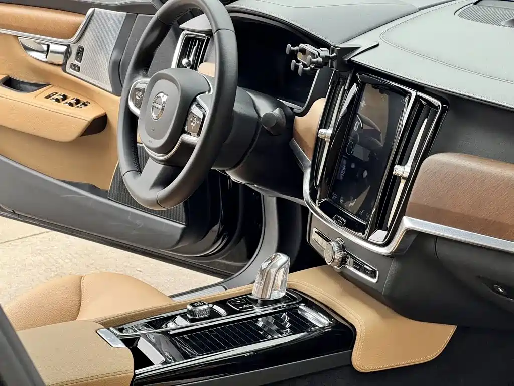 Volvo S90 PHEV — миниатюра 16