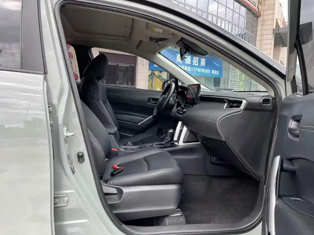 Toyota Corolla Cross — миниатюра 11