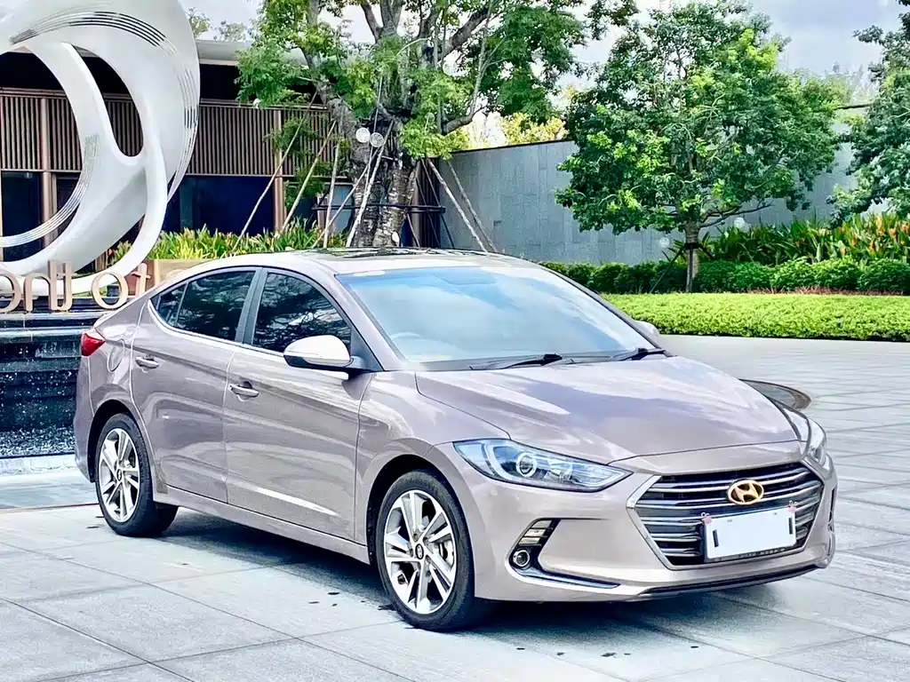 Hyundai Elantra — миниатюра 3