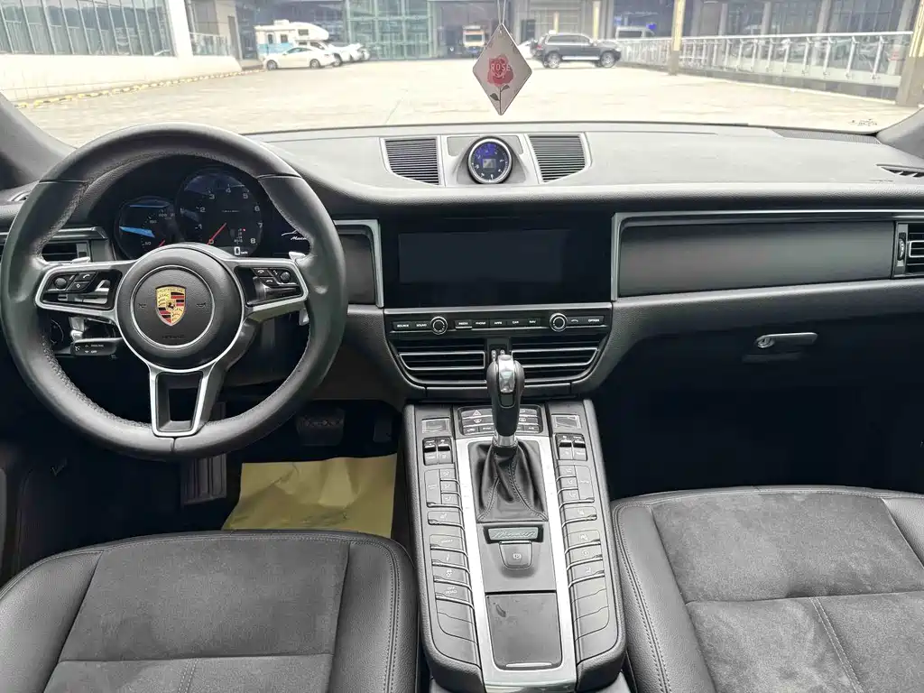 Porsche Macan — миниатюра 5