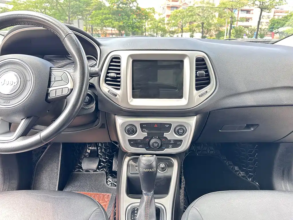 Jeep Compass — миниатюра 14