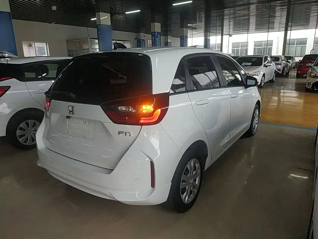 Honda Fit — миниатюра 7