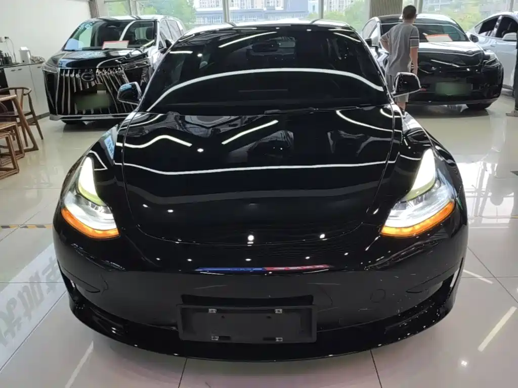 Tesla Model 3 — миниатюра 3