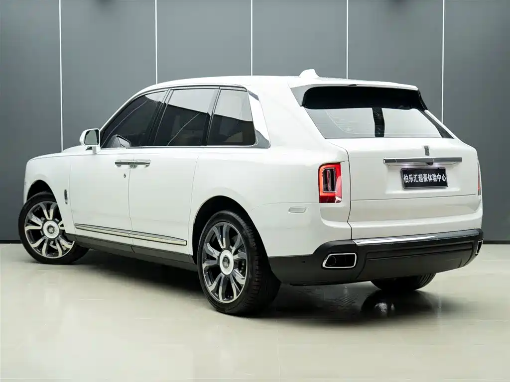 Rolls-Royce Cullinan 2018 мест