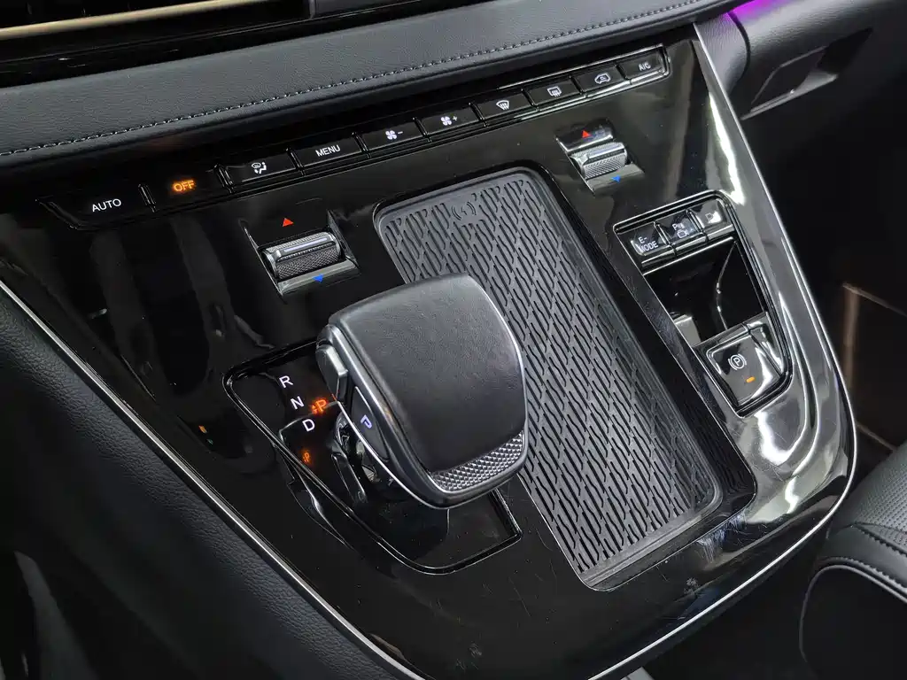 Hongqi Hongqi HQ9 PHEV — миниатюра 16