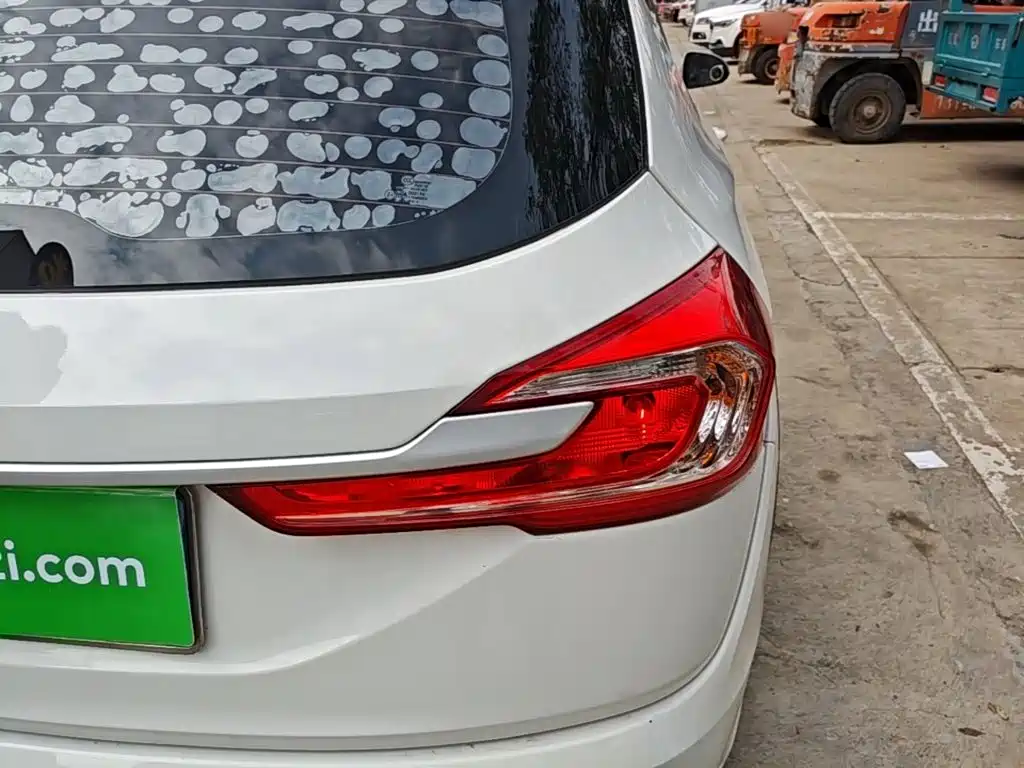 Baojun 310W — миниатюра 8