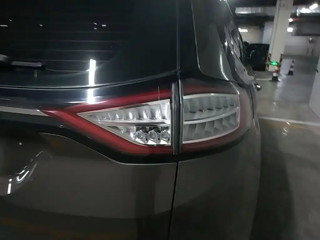 Ford Edge — миниатюра 8