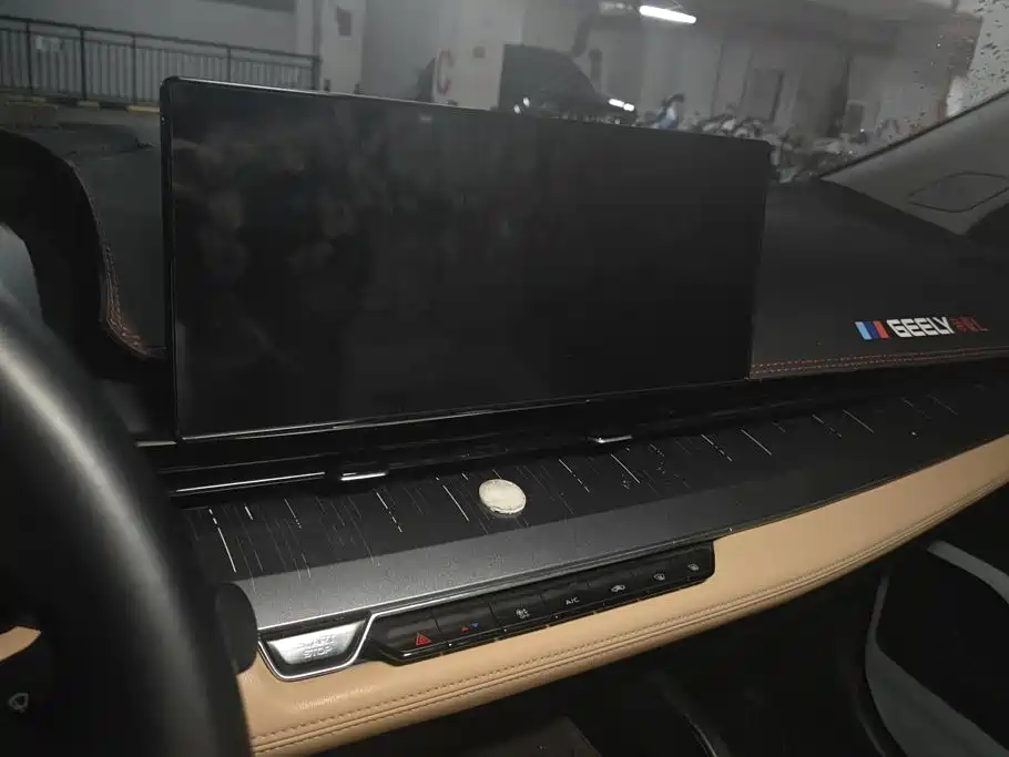 Geely L HiP — миниатюра 13