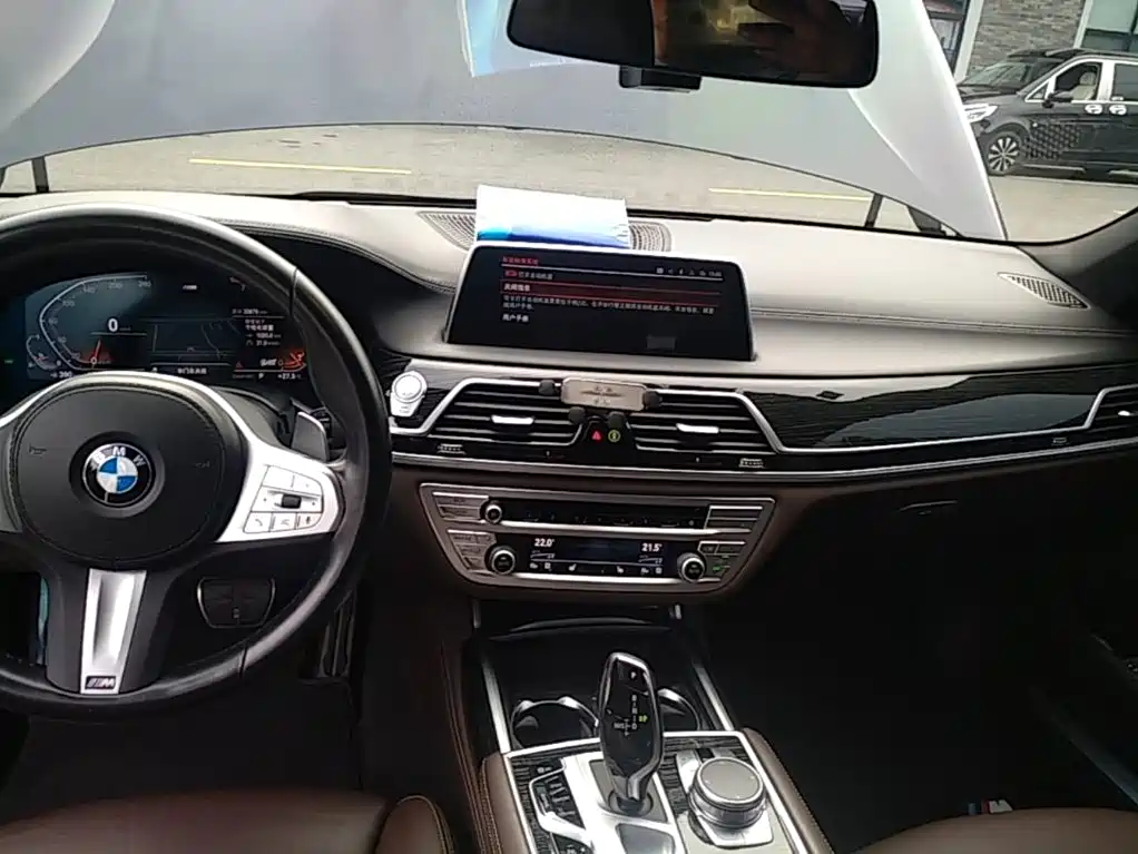 BMW 7 Series — миниатюра 13