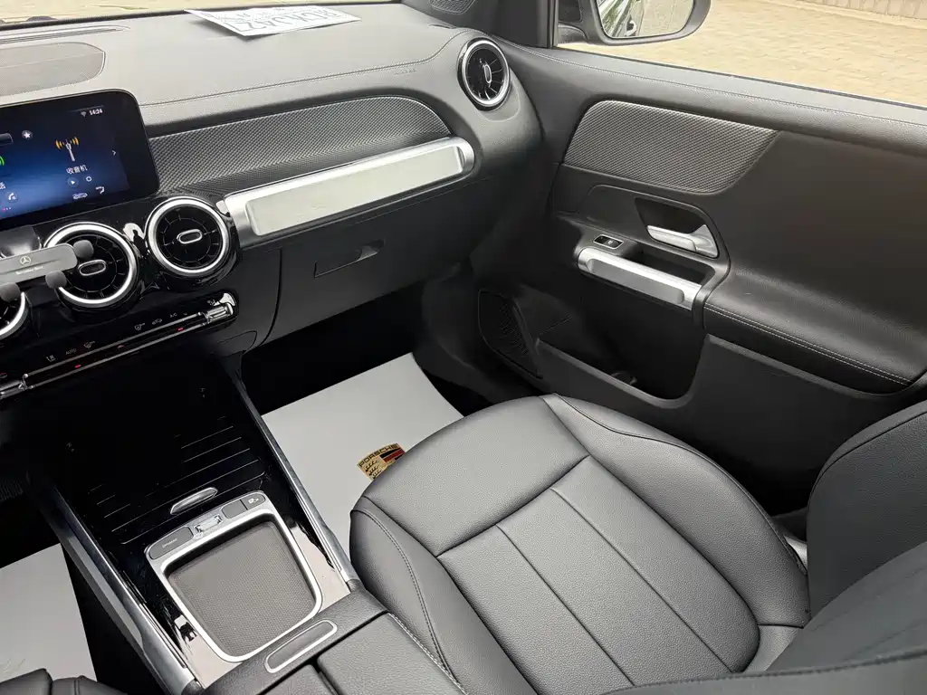 Mercedes-Benz GLB — миниатюра 16