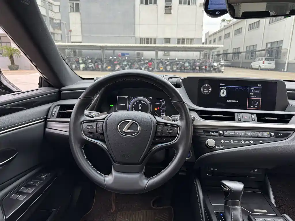 Lexus ES — миниатюра 11