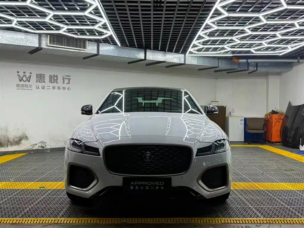 Jaguar XFL 2024 2.0T P300 Flagship Sport