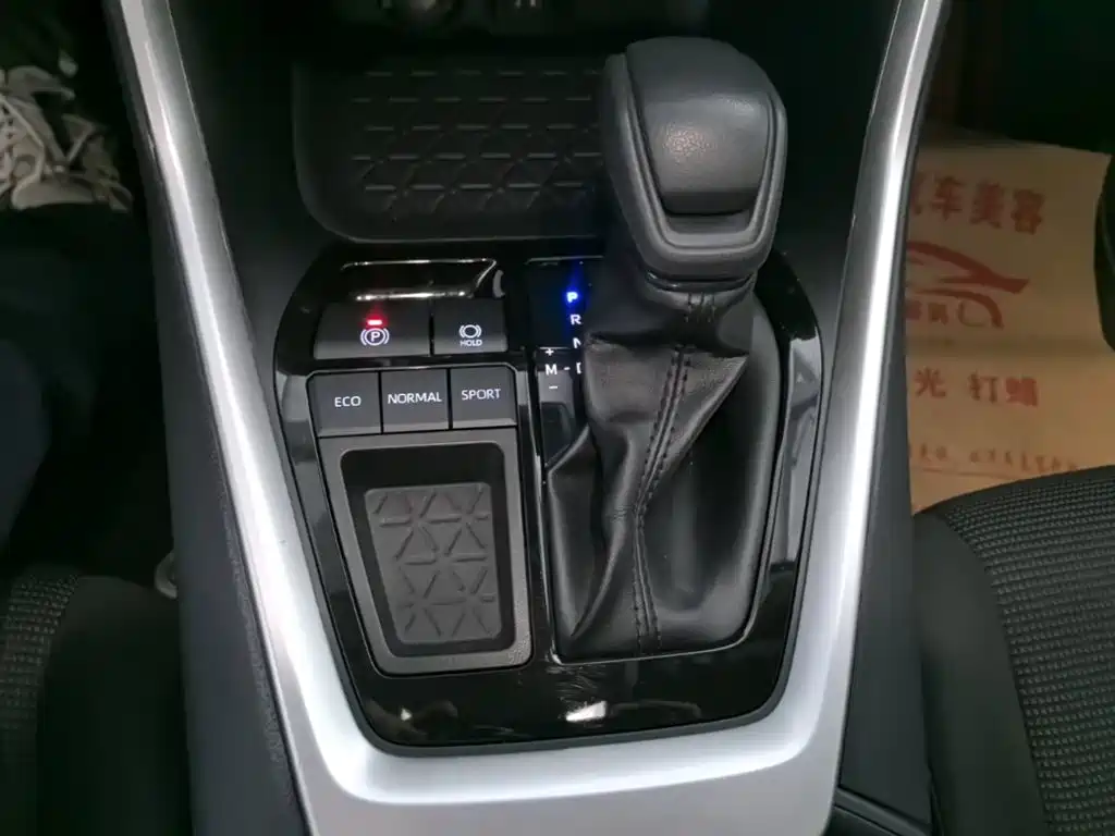 Toyota RAV4 — миниатюра 14