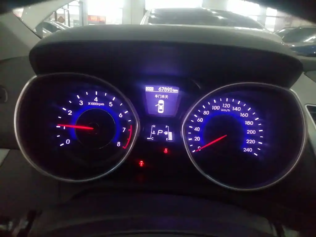 Hyundai Elantra Langdong — миниатюра 12