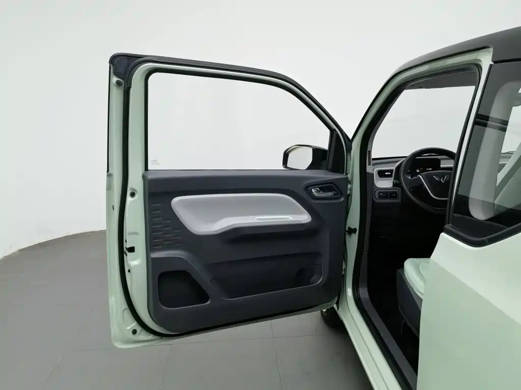 Wuling MINIEV — миниатюра 8