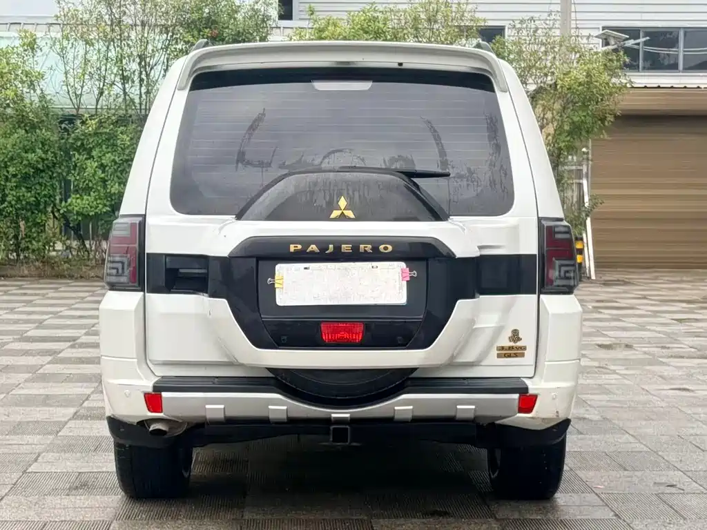 Mitsubishi Pajero (Import) — миниатюра 5