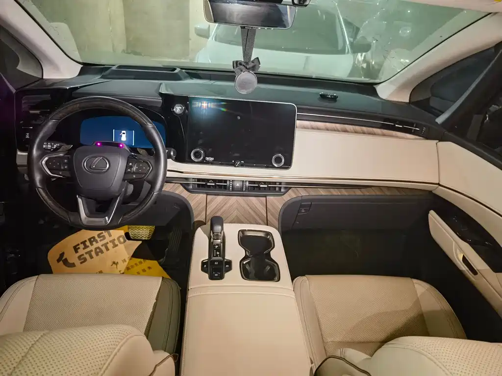 Lexus LM 2023 350h мест