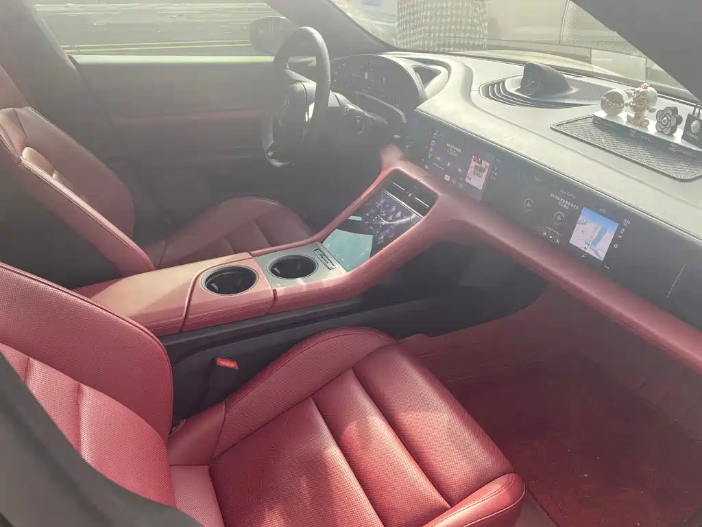 Porsche Taycan — миниатюра 4