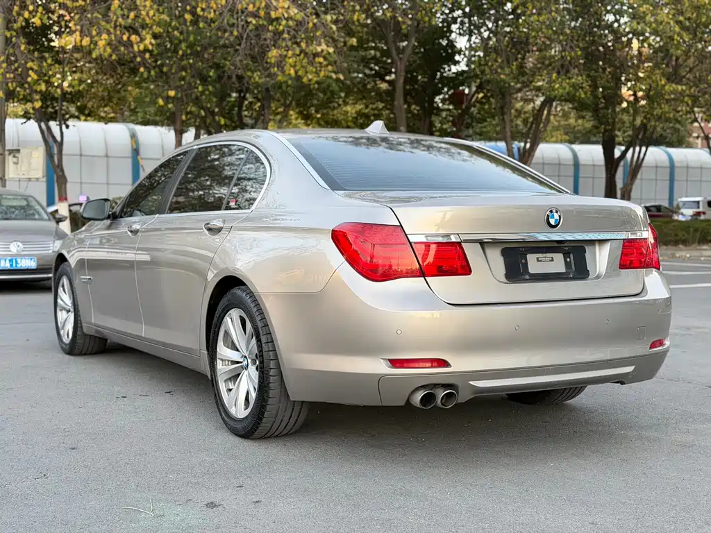 BMW 7 Series — миниатюра 12