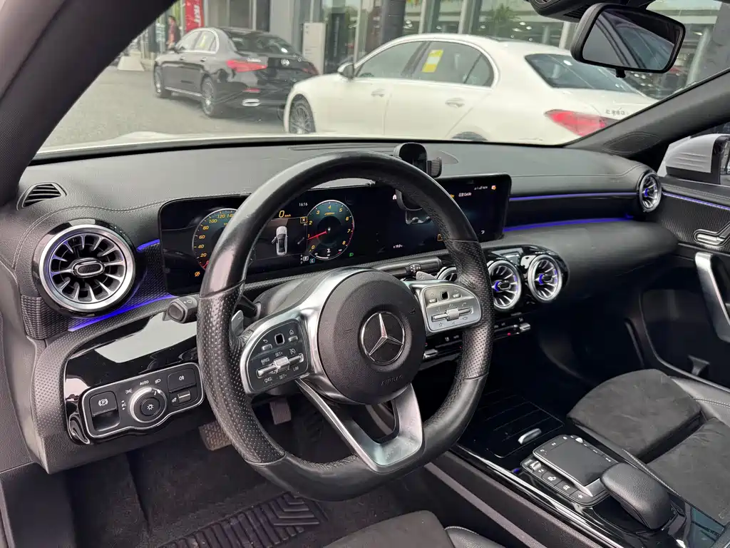 Mercedes-Benz A-Class — миниатюра 12