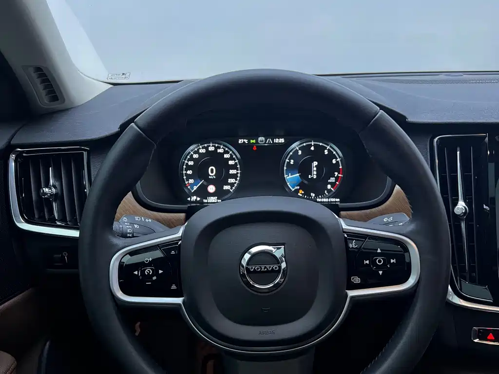 Volvo S90 — миниатюра 25