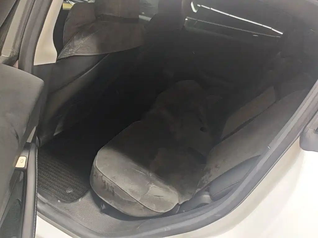 Tesla Model Y — миниатюра 17