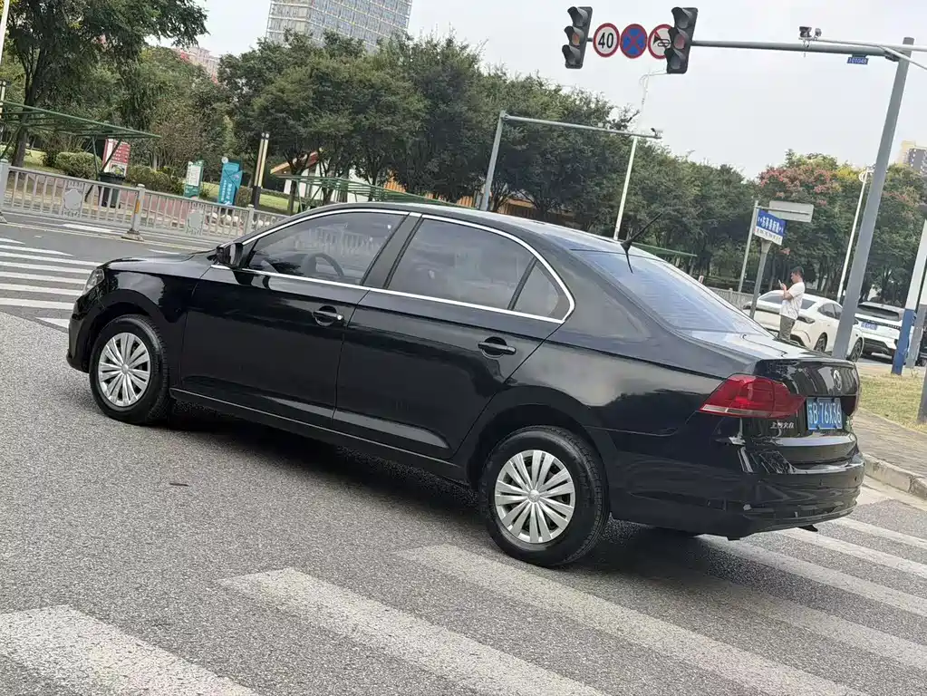 Volkswagen Santana — миниатюра 5