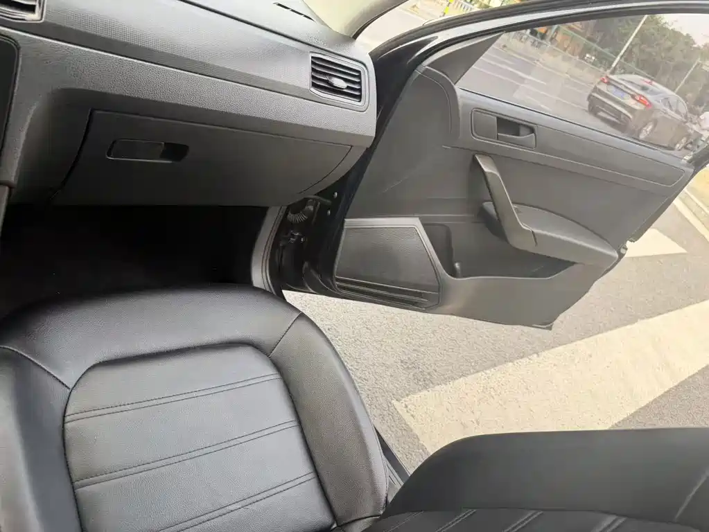 Volkswagen Santana — миниатюра 23