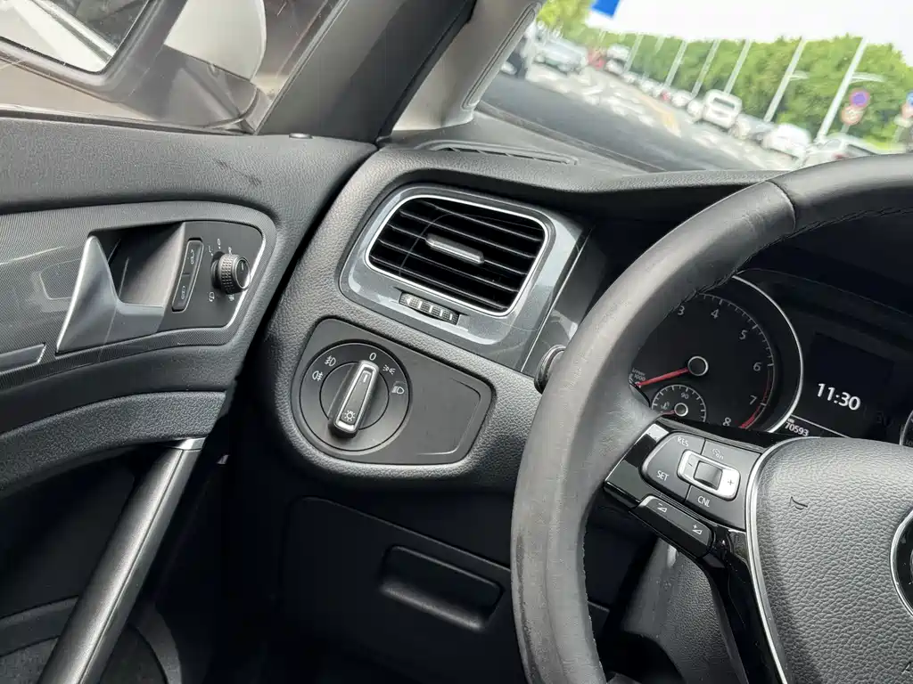 Volkswagen Golf — миниатюра 19
