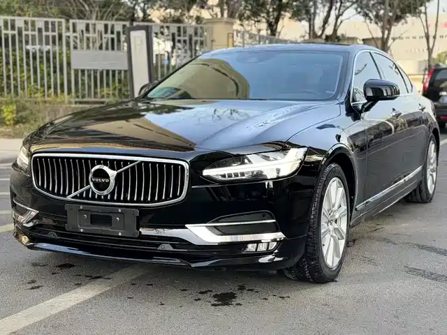 VOLVO S90 2019