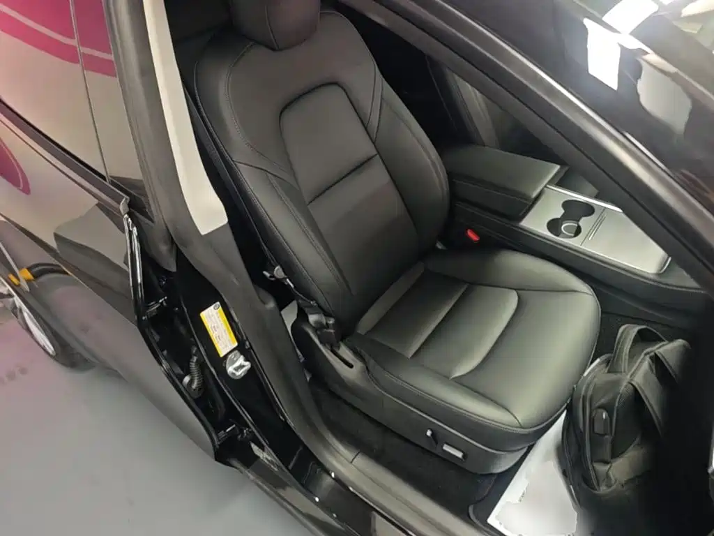 Tesla Model Y — миниатюра 25