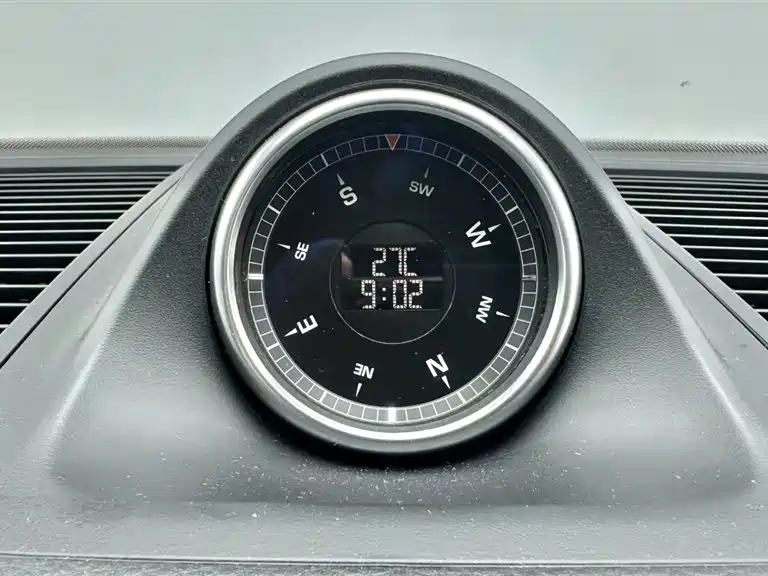 Porsche Macan — миниатюра 16