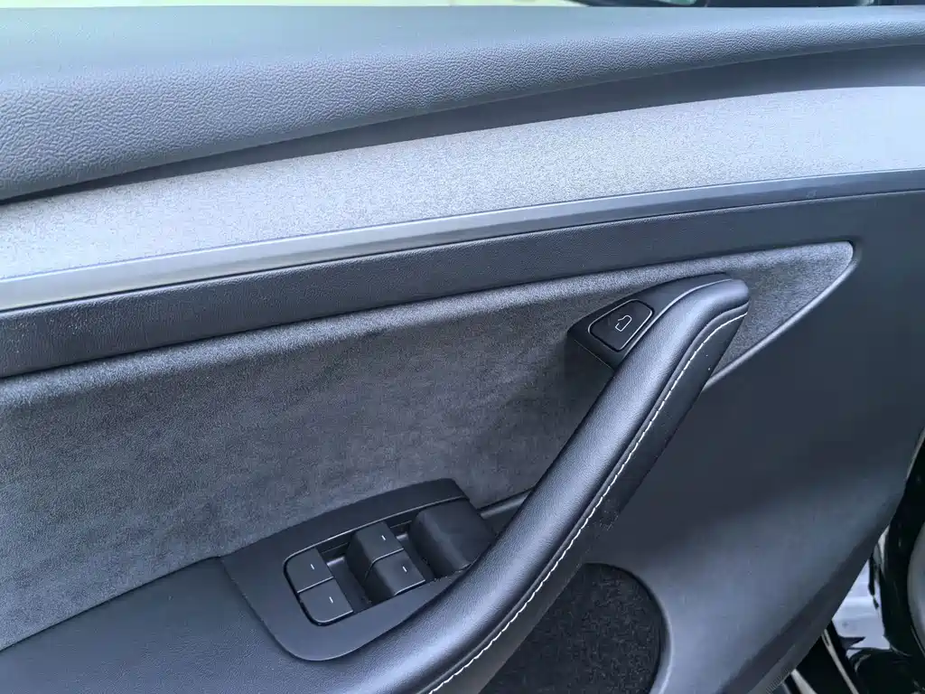 Tesla Model Y — миниатюра 26