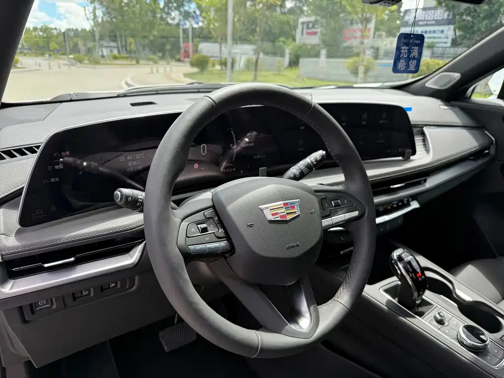 Cadillac XT4 — миниатюра 8