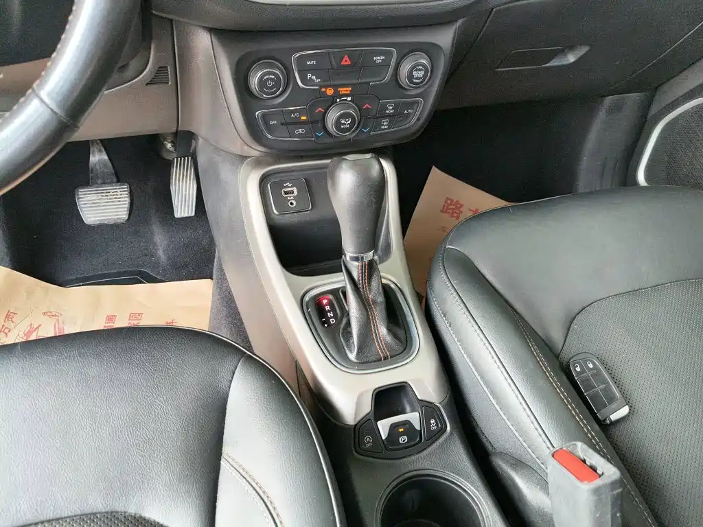 Jeep Compass — миниатюра 10