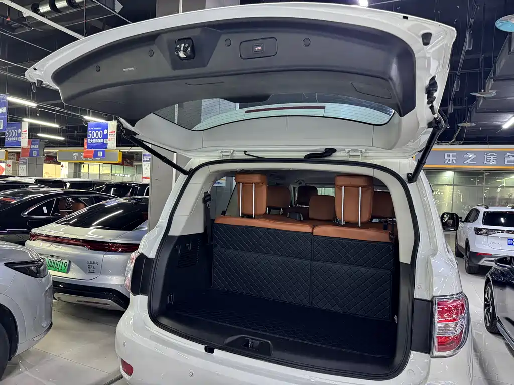 Nissan Patrol — миниатюра 17