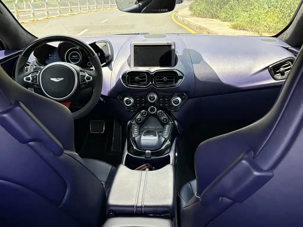 Aston Martin V8 Vantage — миниатюра 12