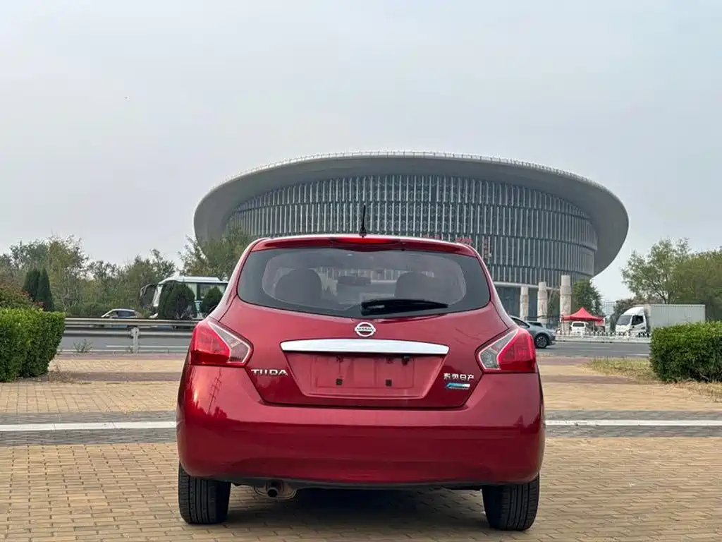 Nissan Tiida — миниатюра 5