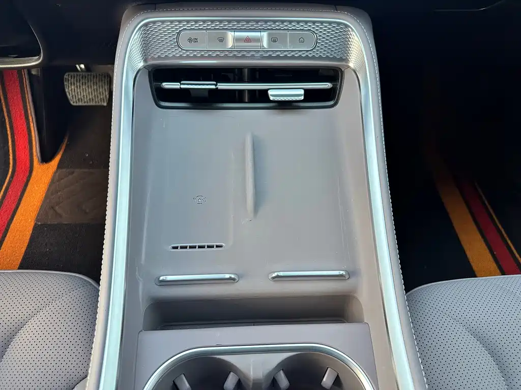 Roewe M7 DMH — миниатюра 8