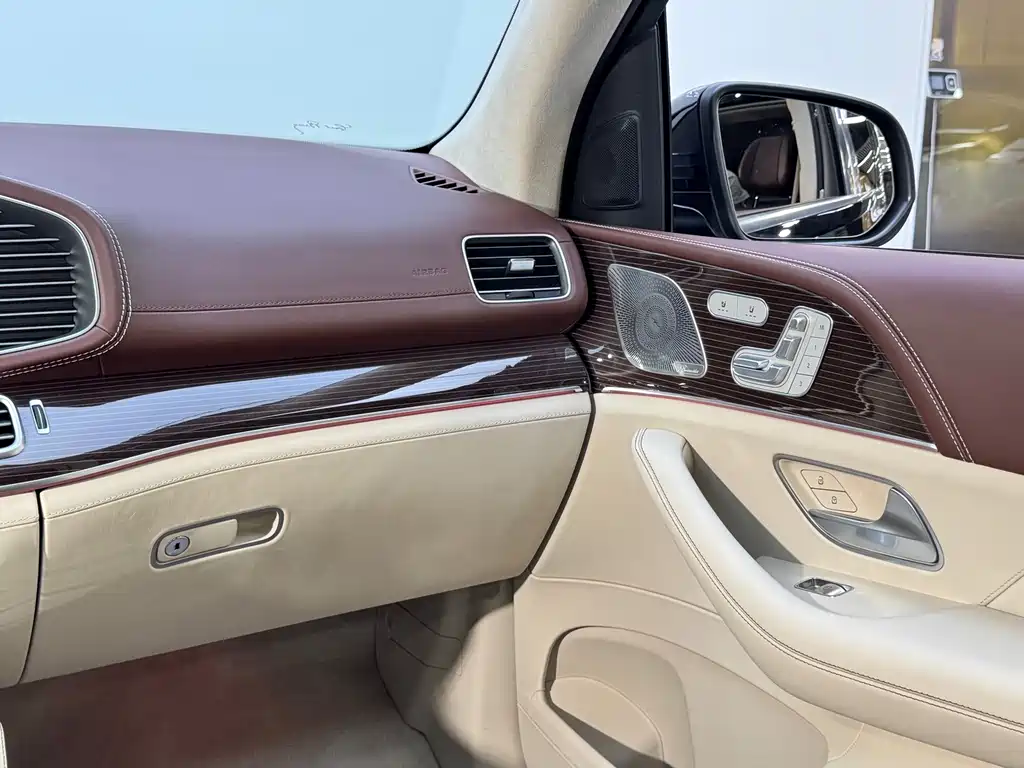 Mercedes-Benz GLS — миниатюра 23