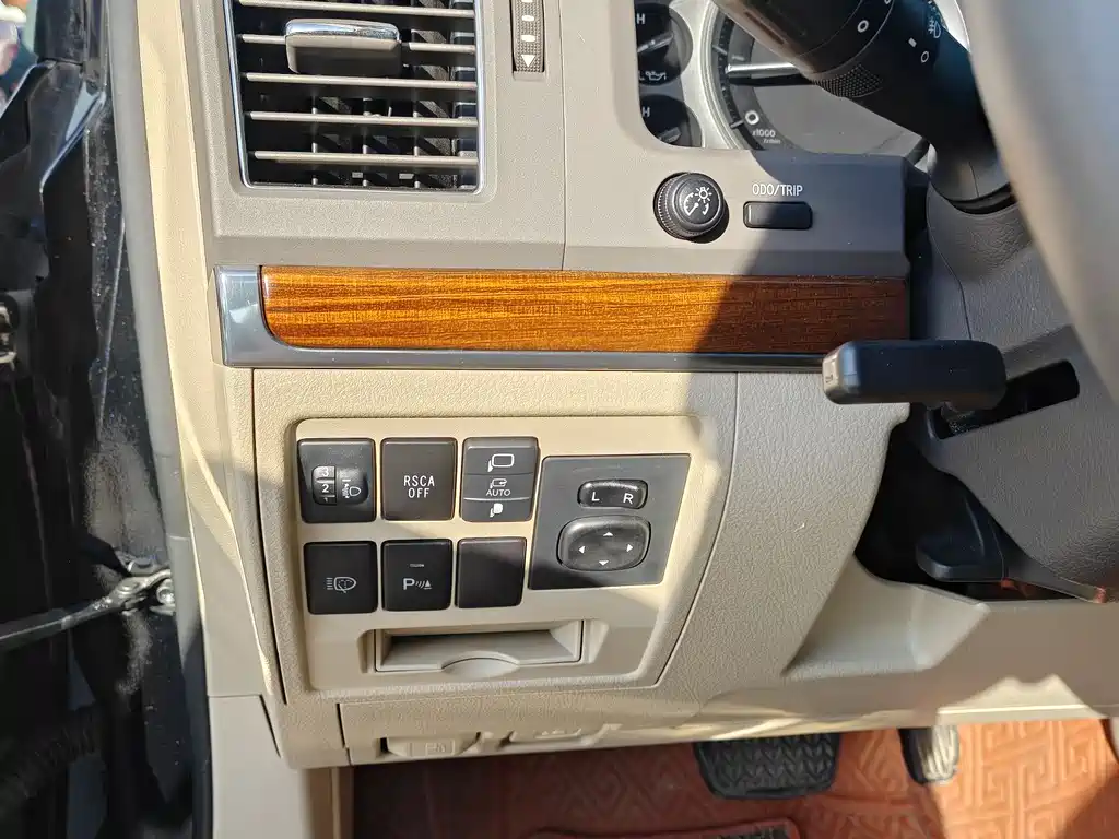 Toyota Land Cruiser 2018 5.7L XV-R