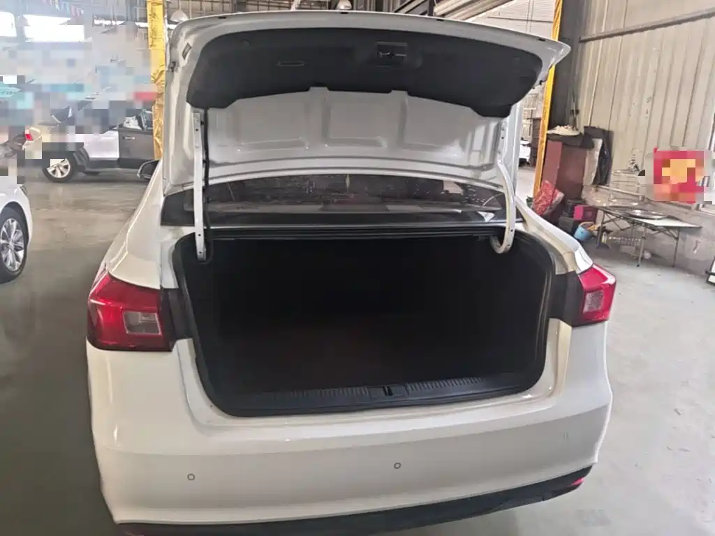 Roewe 360 — миниатюра 19
