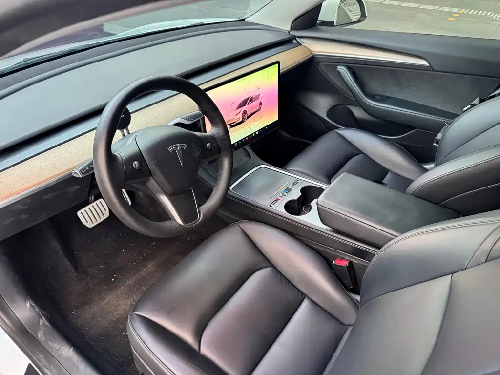 Tesla Model 3 — миниатюра 7