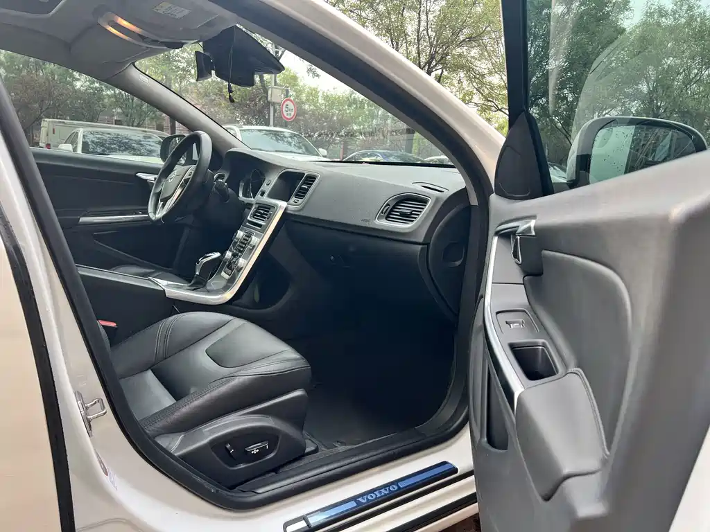 Volvo S60 — миниатюра 9
