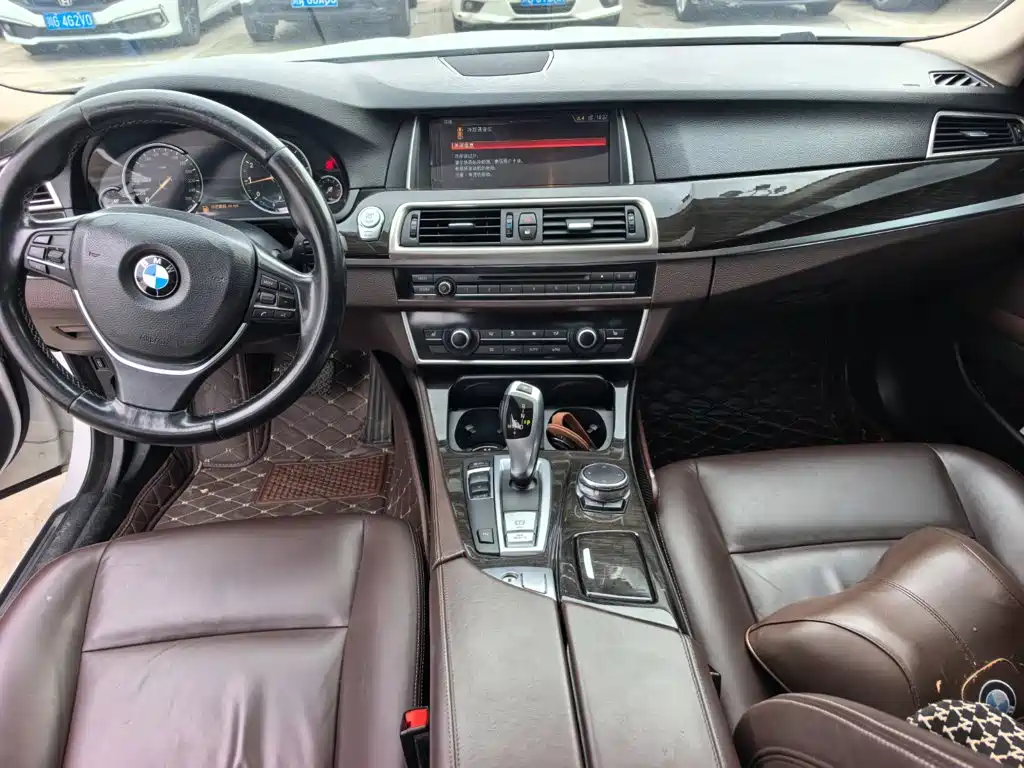 BMW 5 Series — миниатюра 10