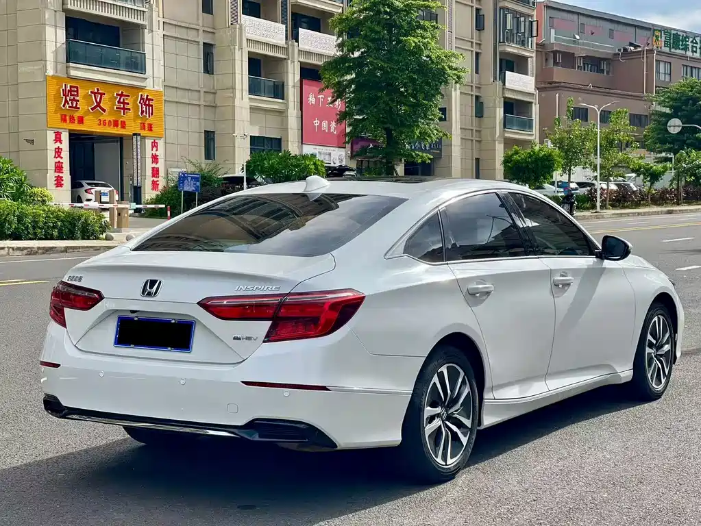 Honda Inspire PHEV — миниатюра 9