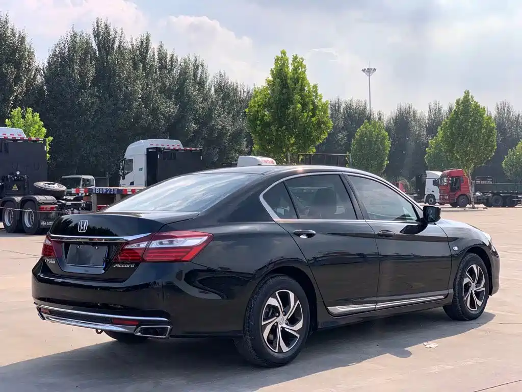 Honda Accord — миниатюра 7