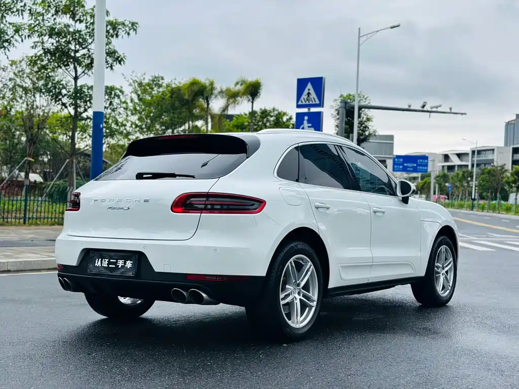 Porsche Macan — миниатюра 3